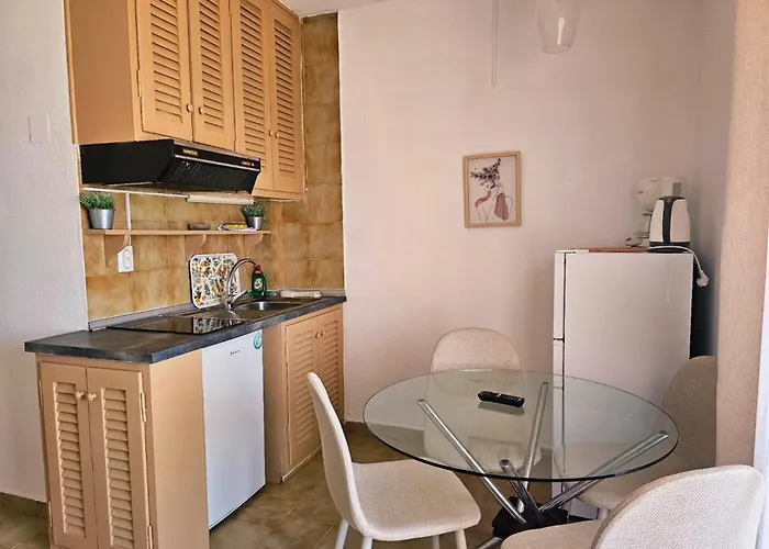 Corfu 25 غليفادا
